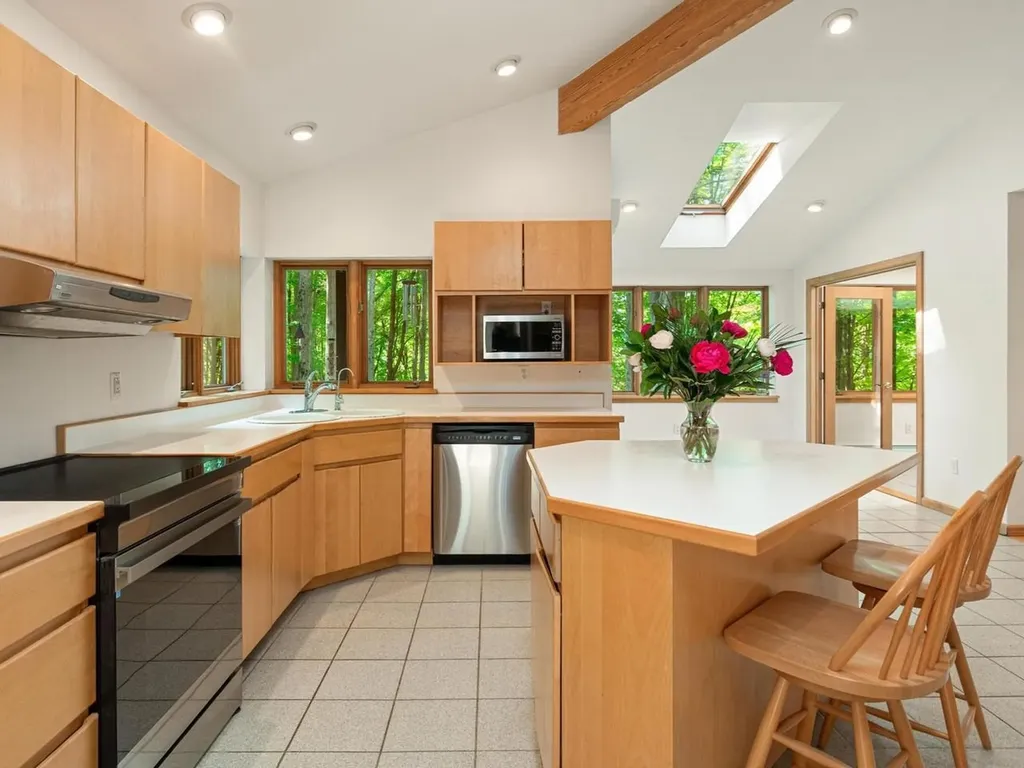 190 Red Tail Lane Charlotte VT 05445