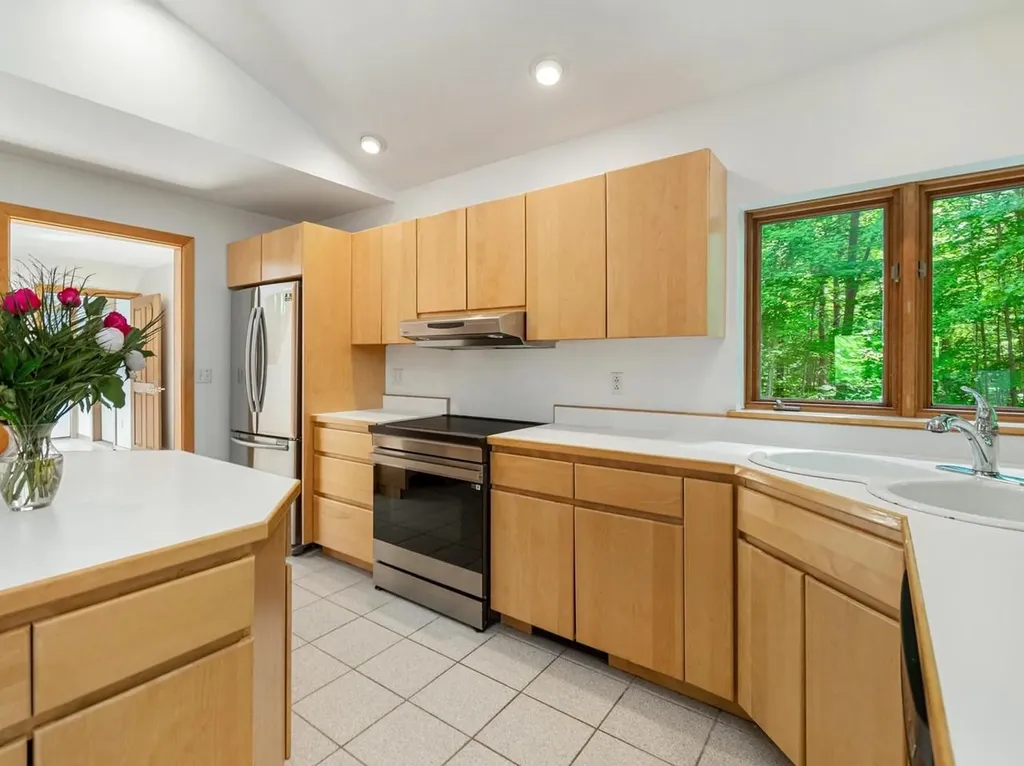 190 Red Tail Lane Charlotte VT 05445