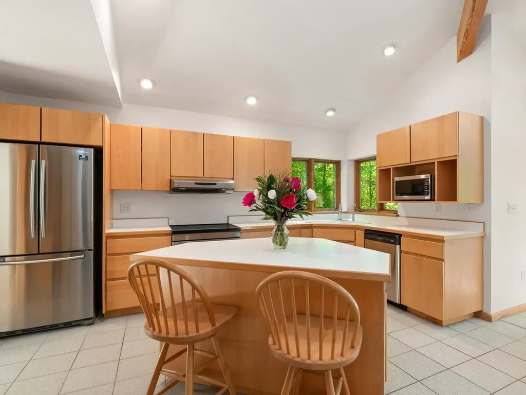 190 Red Tail Lane Charlotte VT 05445