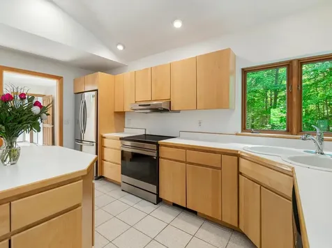 190 Red Tail Lane Charlotte VT 05445