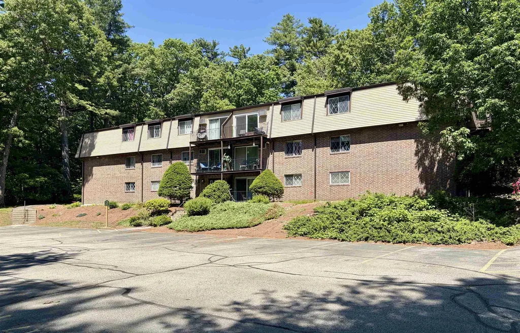13 Silvestri Circle Derry NH 03038