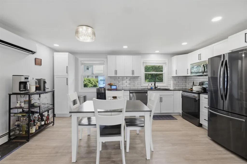 37 W Glenwood Street Nashua NH 03060