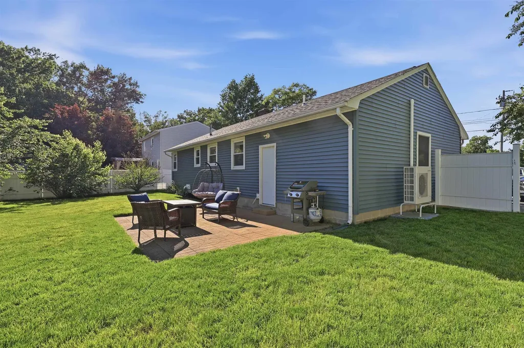 37 W Glenwood Street Nashua NH 03060