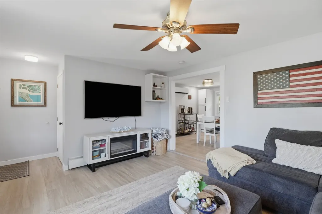 37 W Glenwood Street Nashua NH 03060