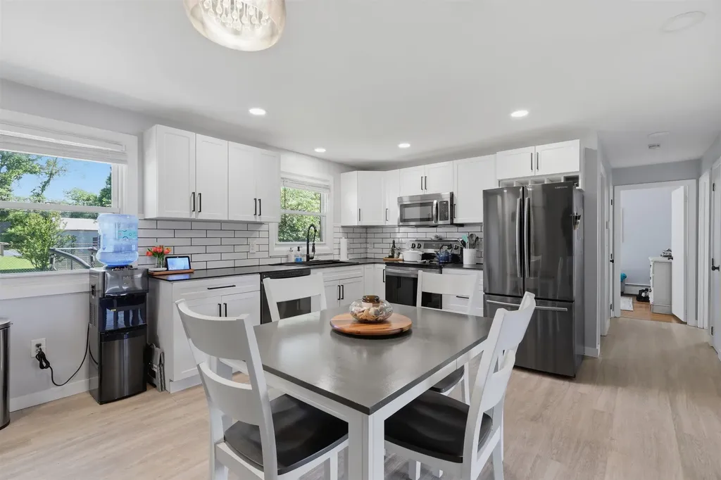 37 W Glenwood Street Nashua NH 03060