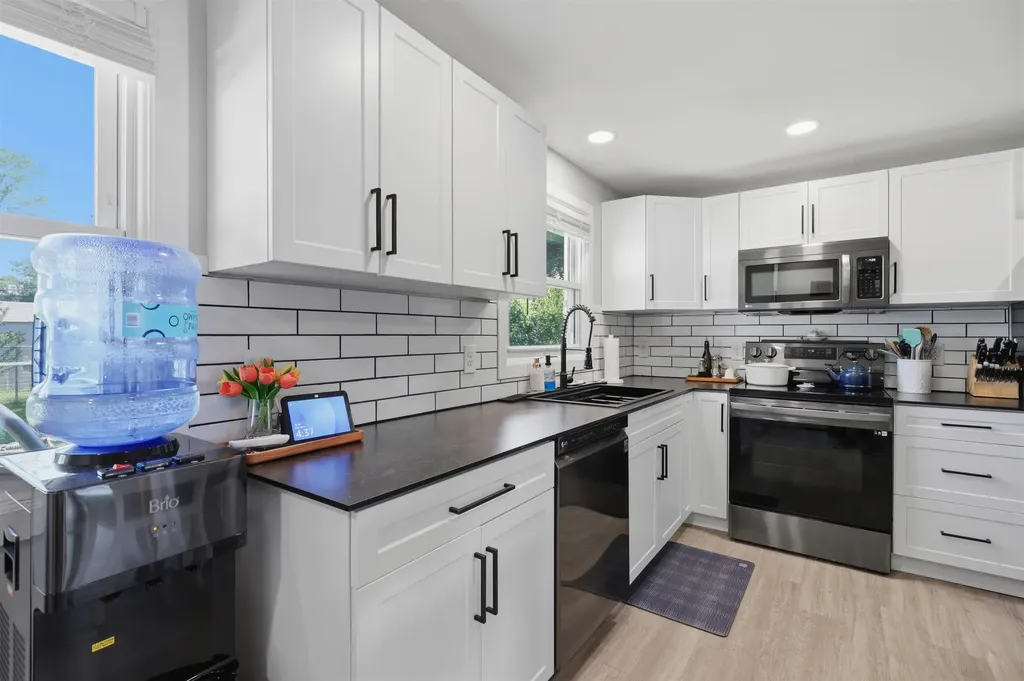 37 W Glenwood Street Nashua NH 03060