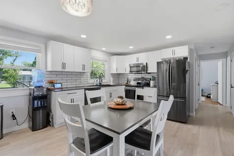 37 W Glenwood Street Nashua NH 03060
