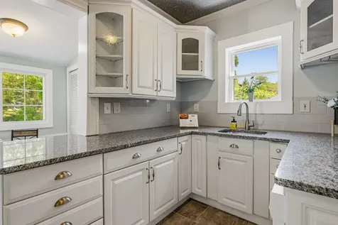 25 Mill Street Epping NH 03042