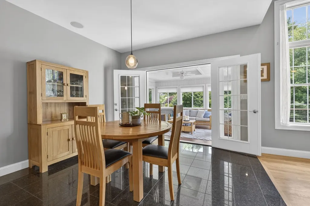 12 Rachel Way Bedford NH 03110
