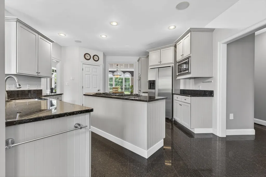 12 Rachel Way Bedford NH 03110