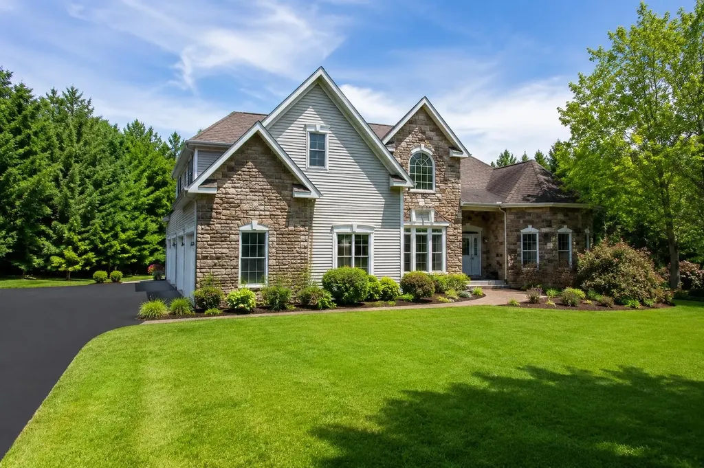 12 Rachel Way Bedford NH 03110