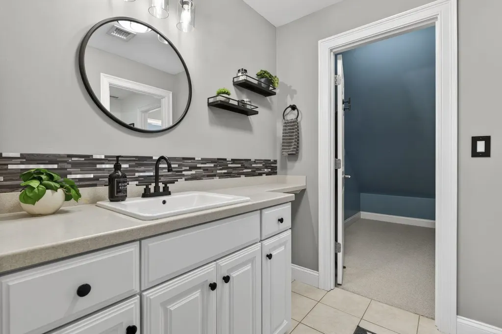 12 Rachel Way Bedford NH 03110