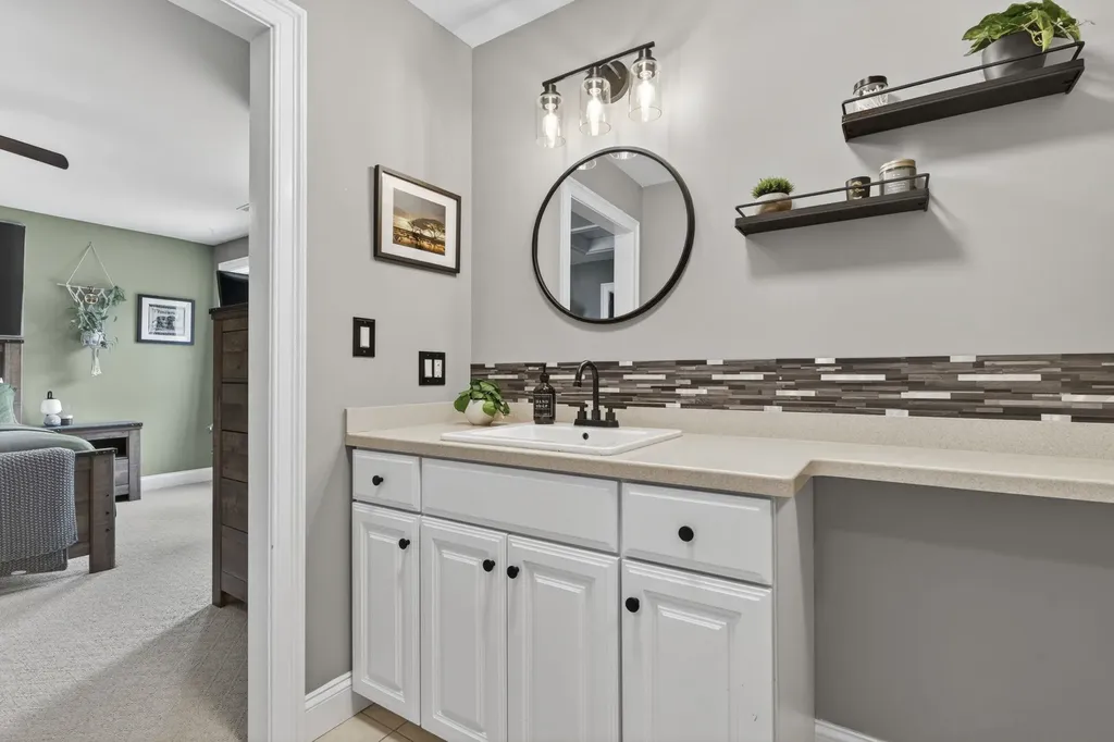 12 Rachel Way Bedford NH 03110