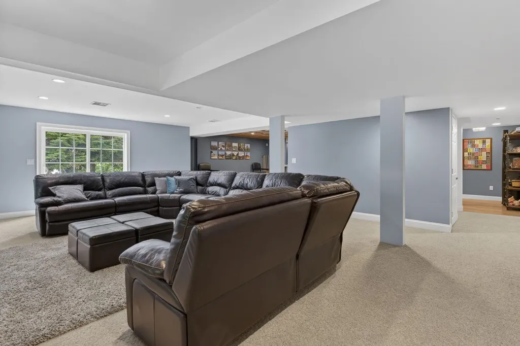 12 Rachel Way Bedford NH 03110
