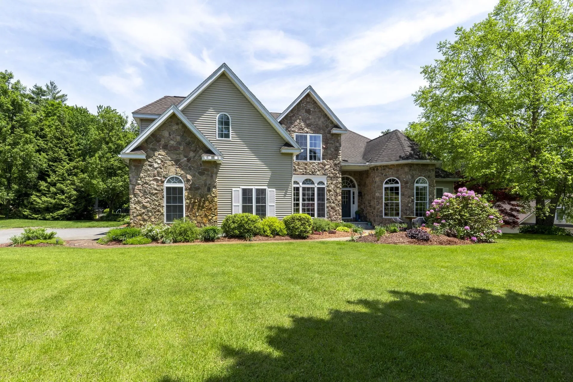 12 Rachel Way Bedford NH 03110