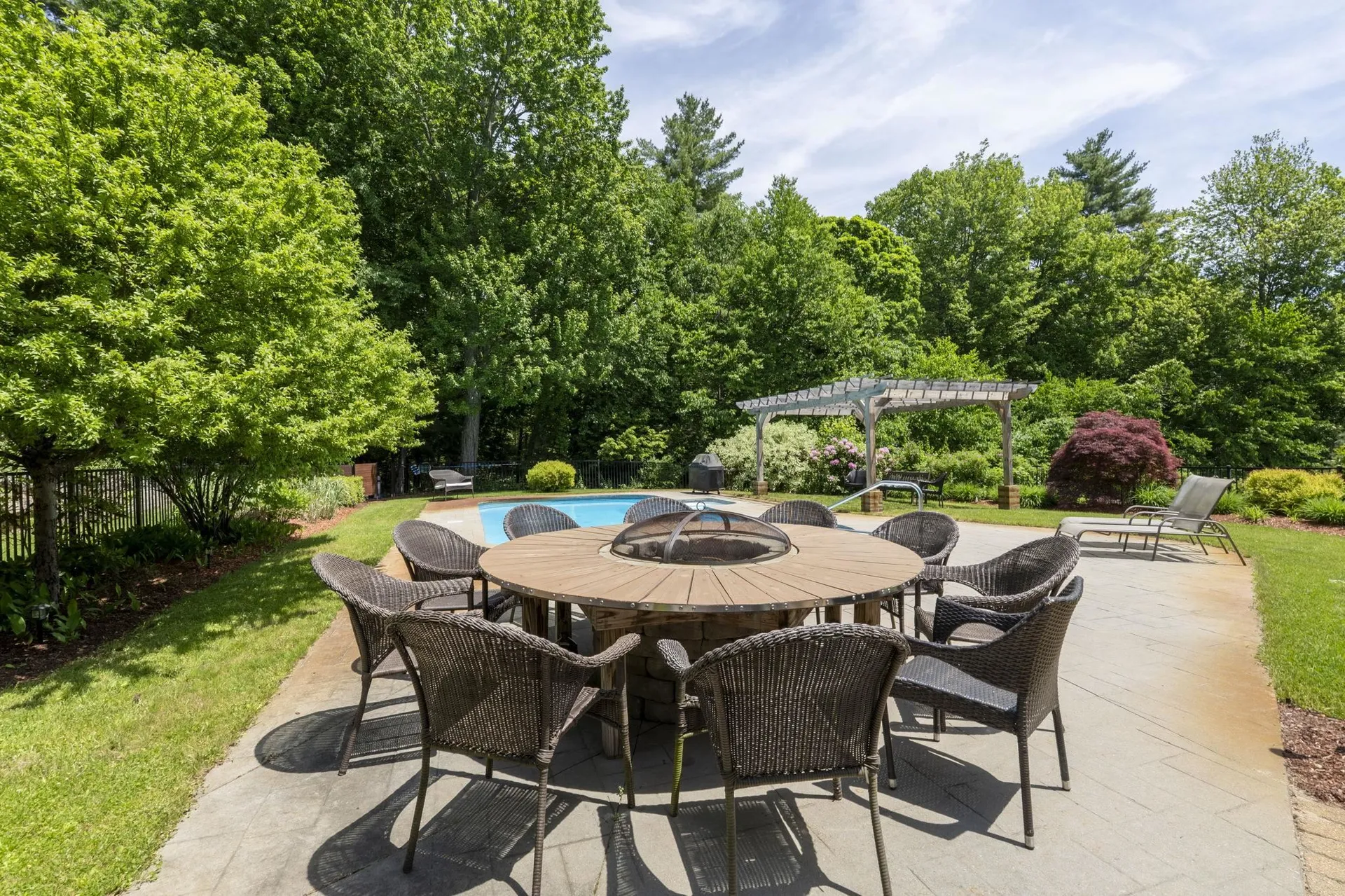 12 Rachel Way Bedford NH 03110