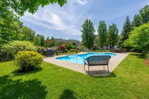 12 Rachel Way Bedford NH 03110