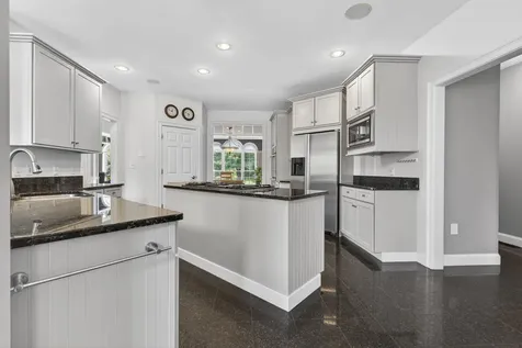 12 Rachel Way Bedford NH 03110