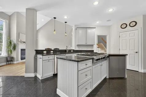12 Rachel Way Bedford NH 03110