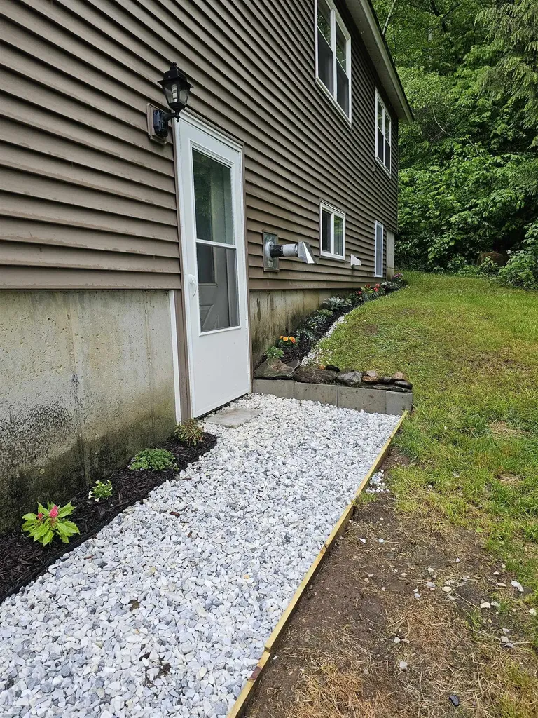 2817 Huntington Road Richmond VT 05477-9757