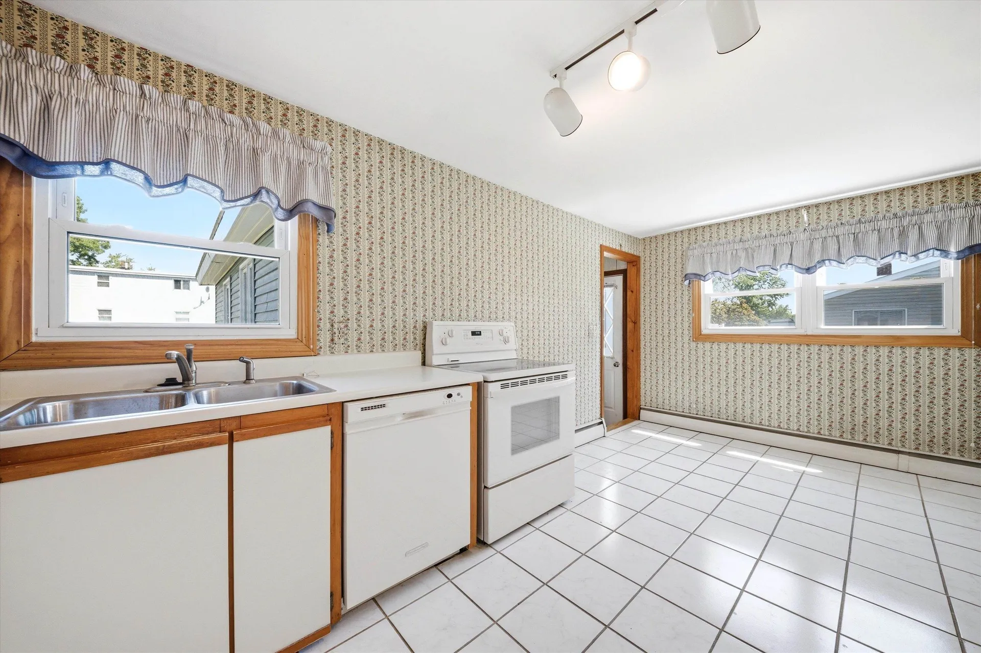 33 Ross Street Nashua NH 03060