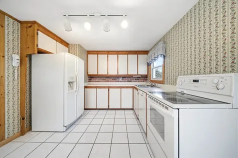 33 Ross Street Nashua NH 03060