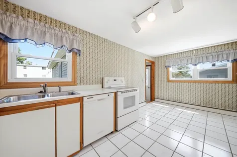 33 Ross Street Nashua NH 03060