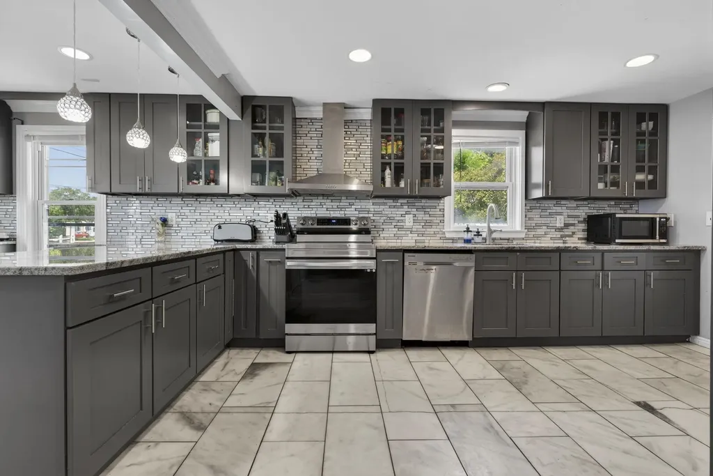 24 Blanchard Street Nashua NH 03060