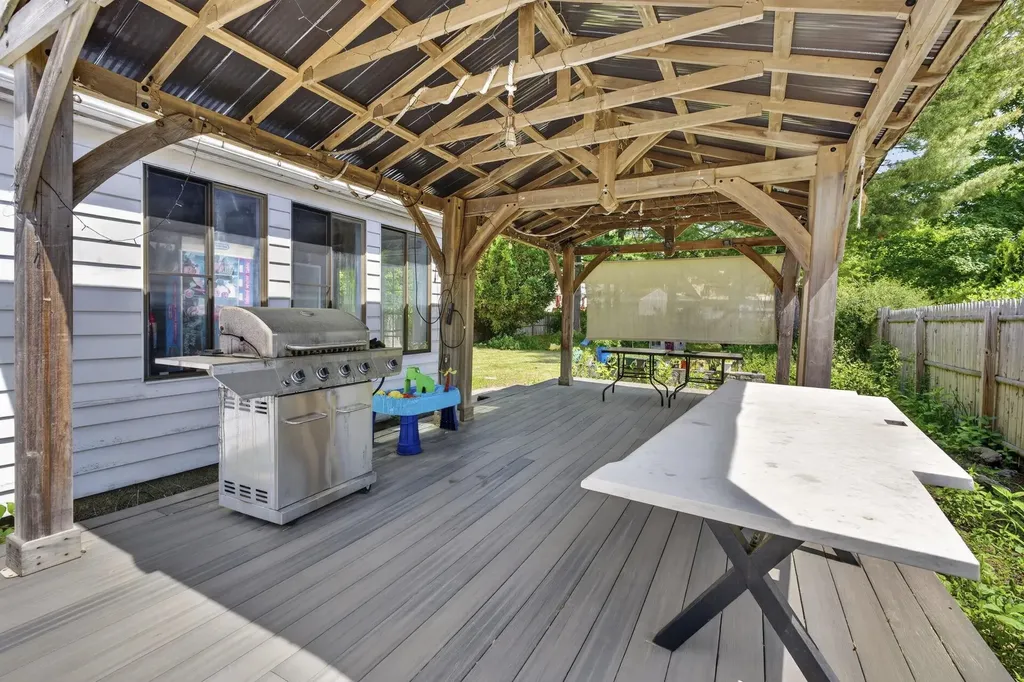 24 Blanchard Street Nashua NH 03060