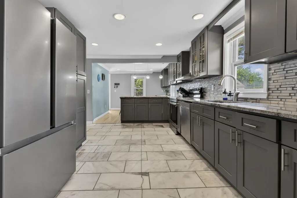 24 Blanchard Street Nashua NH 03060
