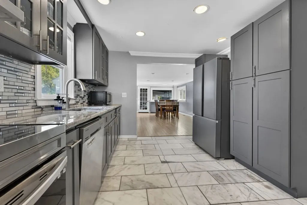 24 Blanchard Street Nashua NH 03060