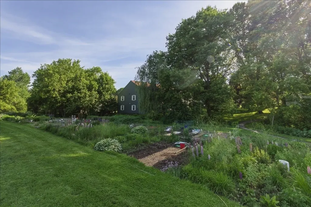 37 Twin Oaks Terrace South Burlington VT 05403