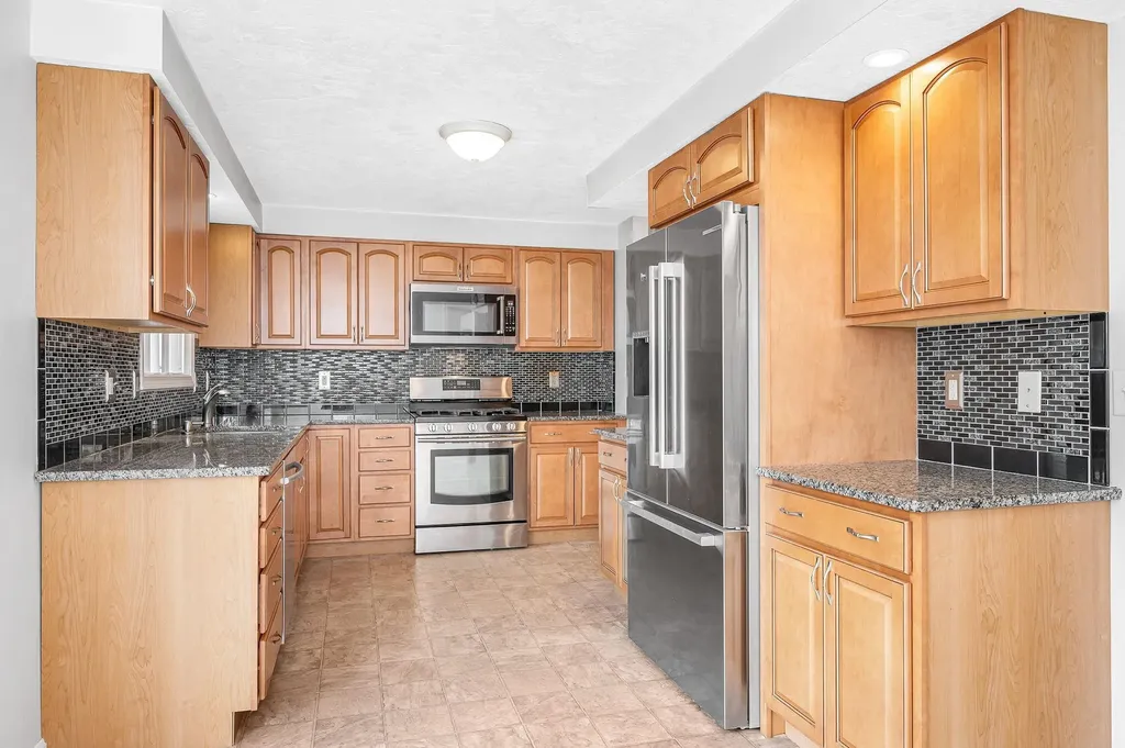 39 Westchester Court Hudson NH 03051