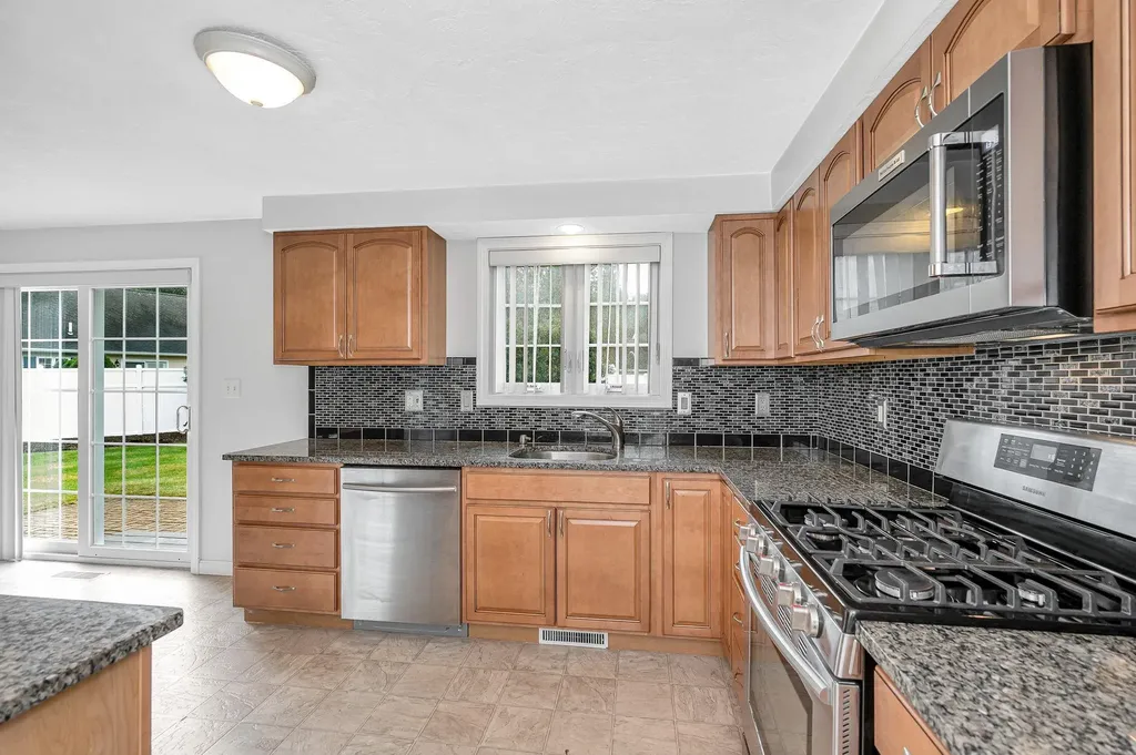 39 Westchester Court Hudson NH 03051