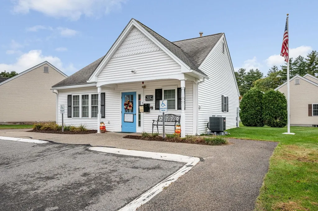 39 Westchester Court Hudson NH 03051