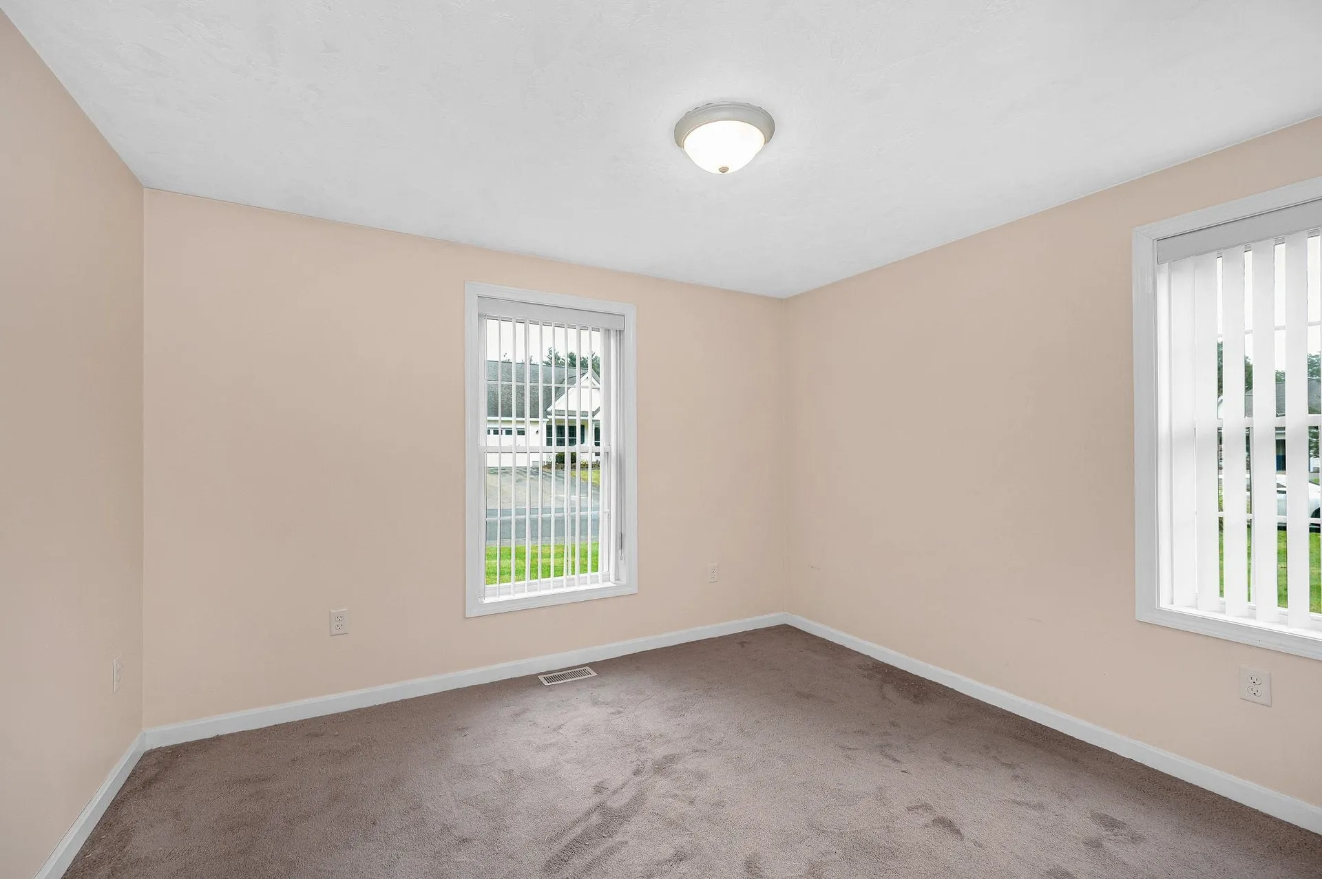 39 Westchester Court Hudson NH 03051