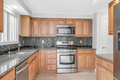 39 Westchester Court Hudson NH 03051