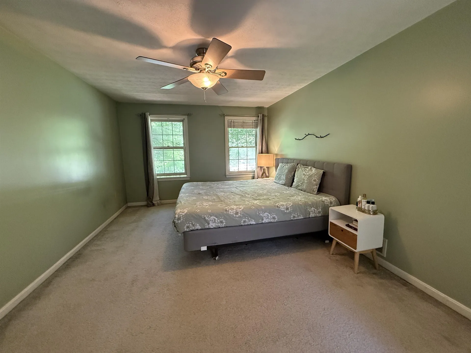 59 Middle Dunstable Road Nashua NH 03062
