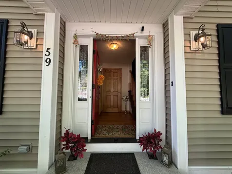 59 Middle Dunstable Road Nashua NH 03062