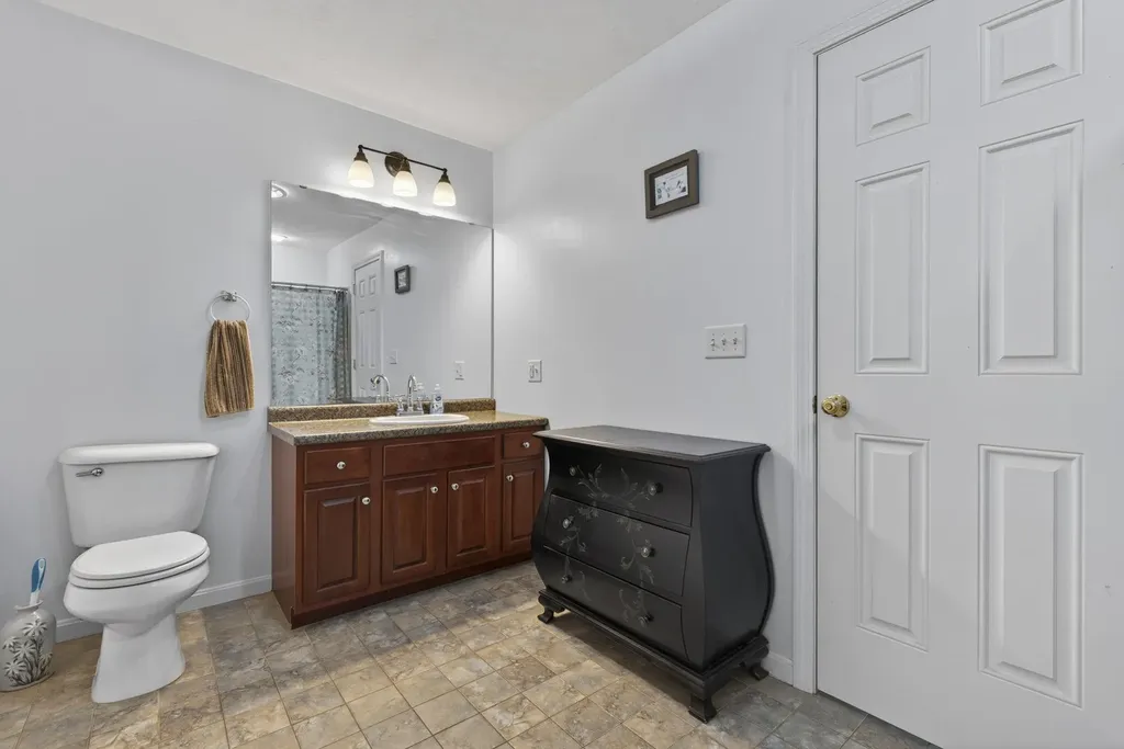 1 Settlement Circle Rollinsford NH 03869