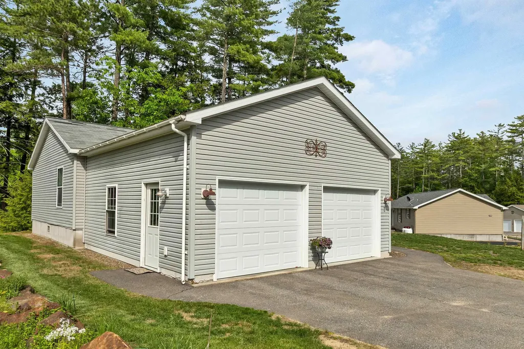 62 Mansfield Woods Way New Hampton NH 03256