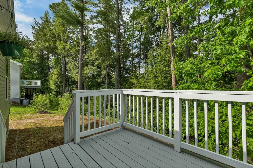 62 Mansfield Woods Way New Hampton NH 03256