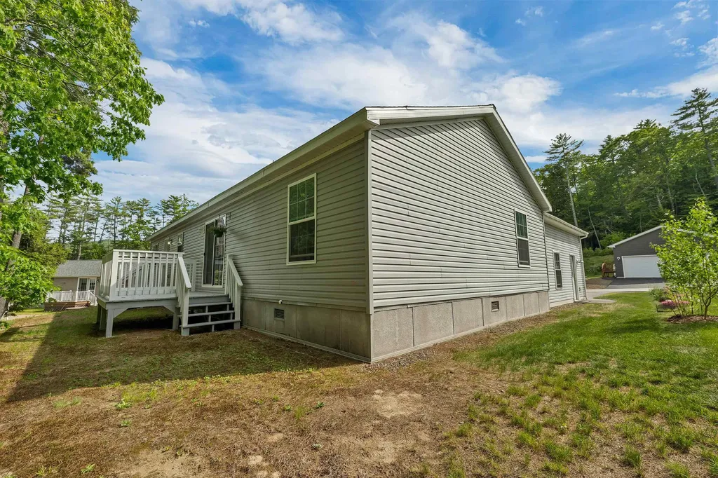 62 Mansfield Woods Way New Hampton NH 03256
