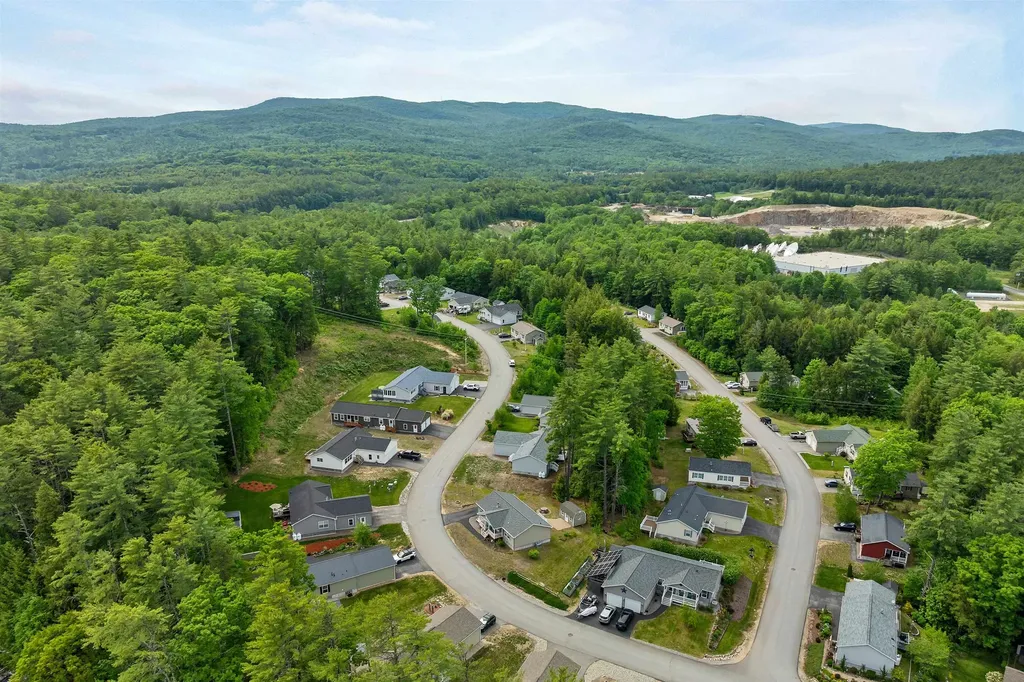62 Mansfield Woods Way New Hampton NH 03256