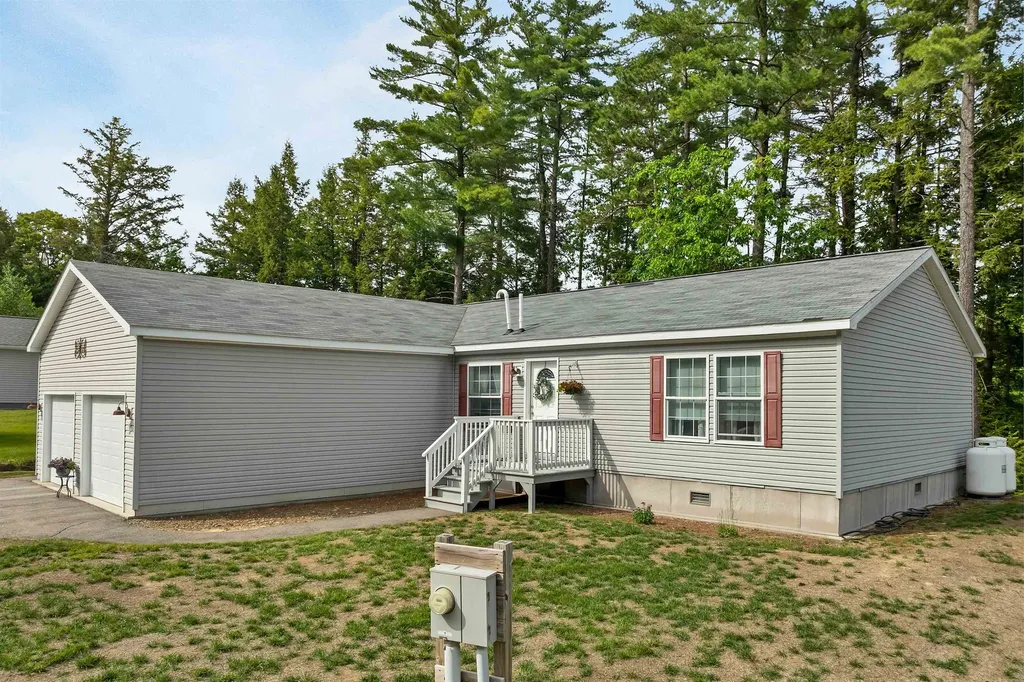 62 Mansfield Woods Way New Hampton NH 03256