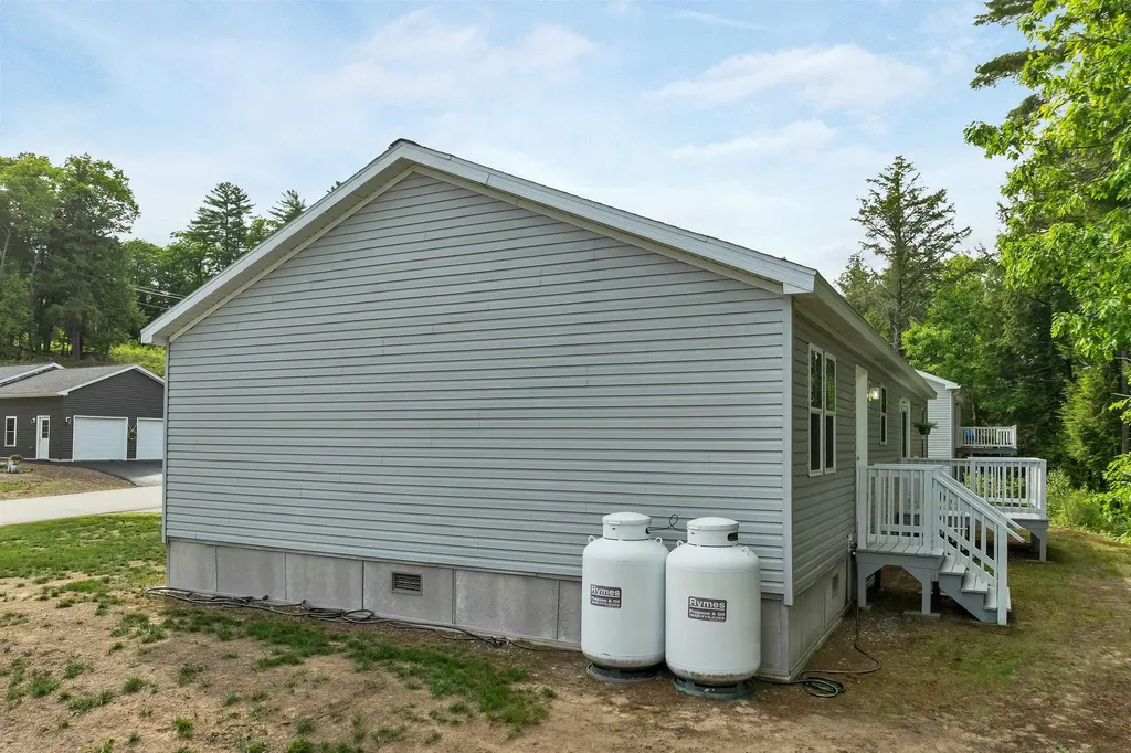 62 Mansfield Woods Way New Hampton NH 03256