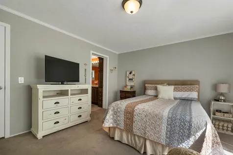 62 Mansfield Woods Way New Hampton NH 03256