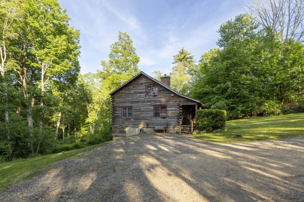 24 Cate Road Deerfield NH 03037