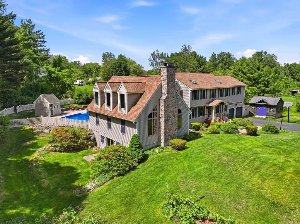 22 Clark Circle Pelham NH 03076