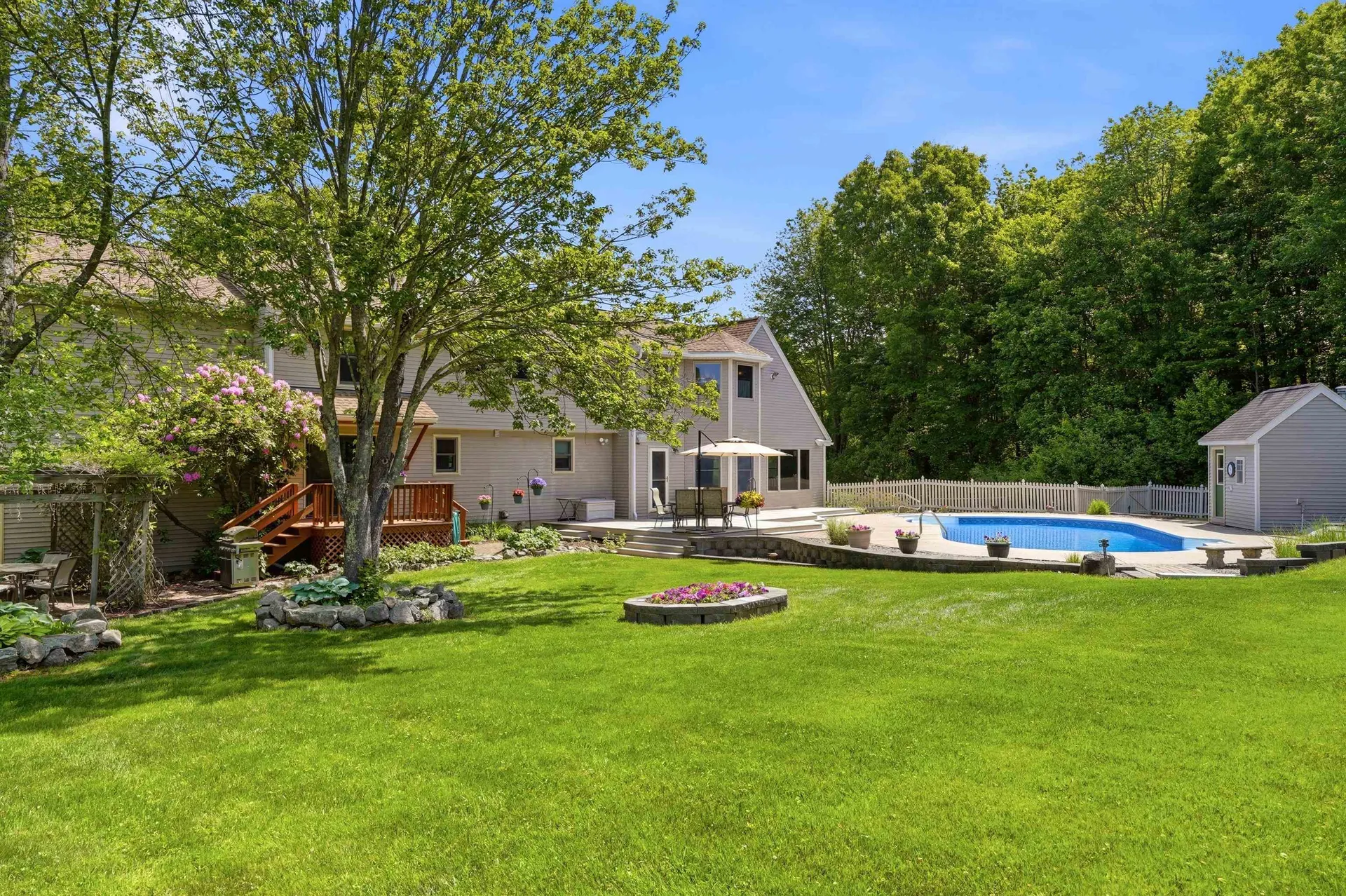 22 Clark Circle Pelham NH 03076